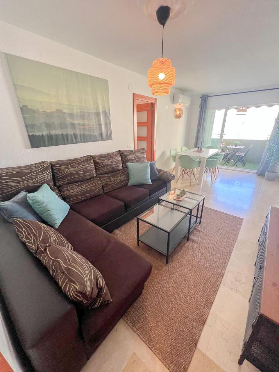 Large & Cozy Centrally Apartment Torremolinos Exterior photo