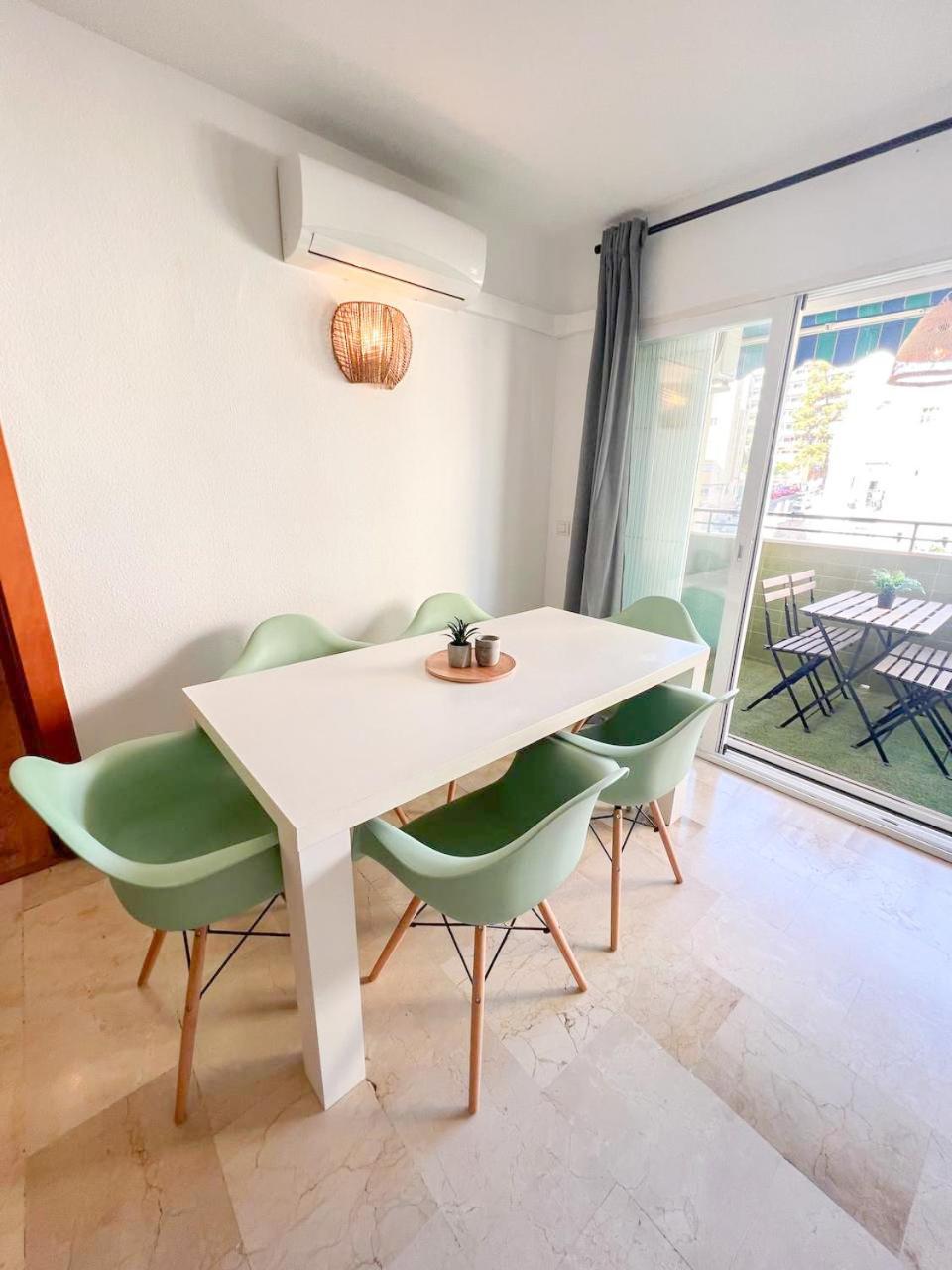 Large & Cozy Centrally Apartment Torremolinos Exterior photo