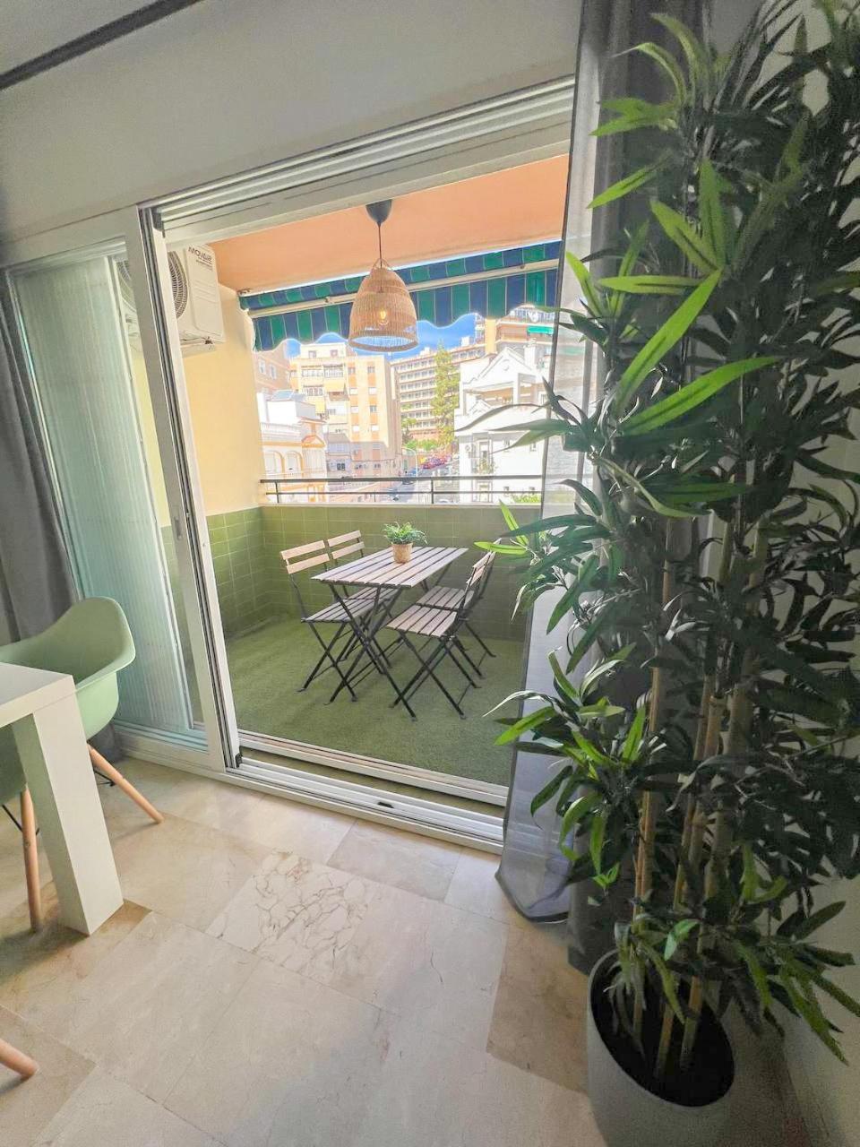 Large & Cozy Centrally Apartment Torremolinos Exterior photo
