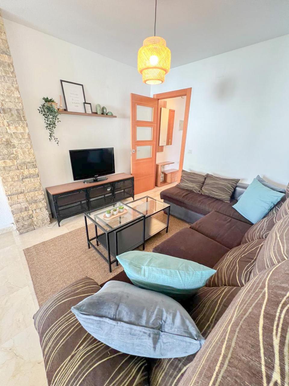 Large & Cozy Centrally Apartment Torremolinos Exterior photo